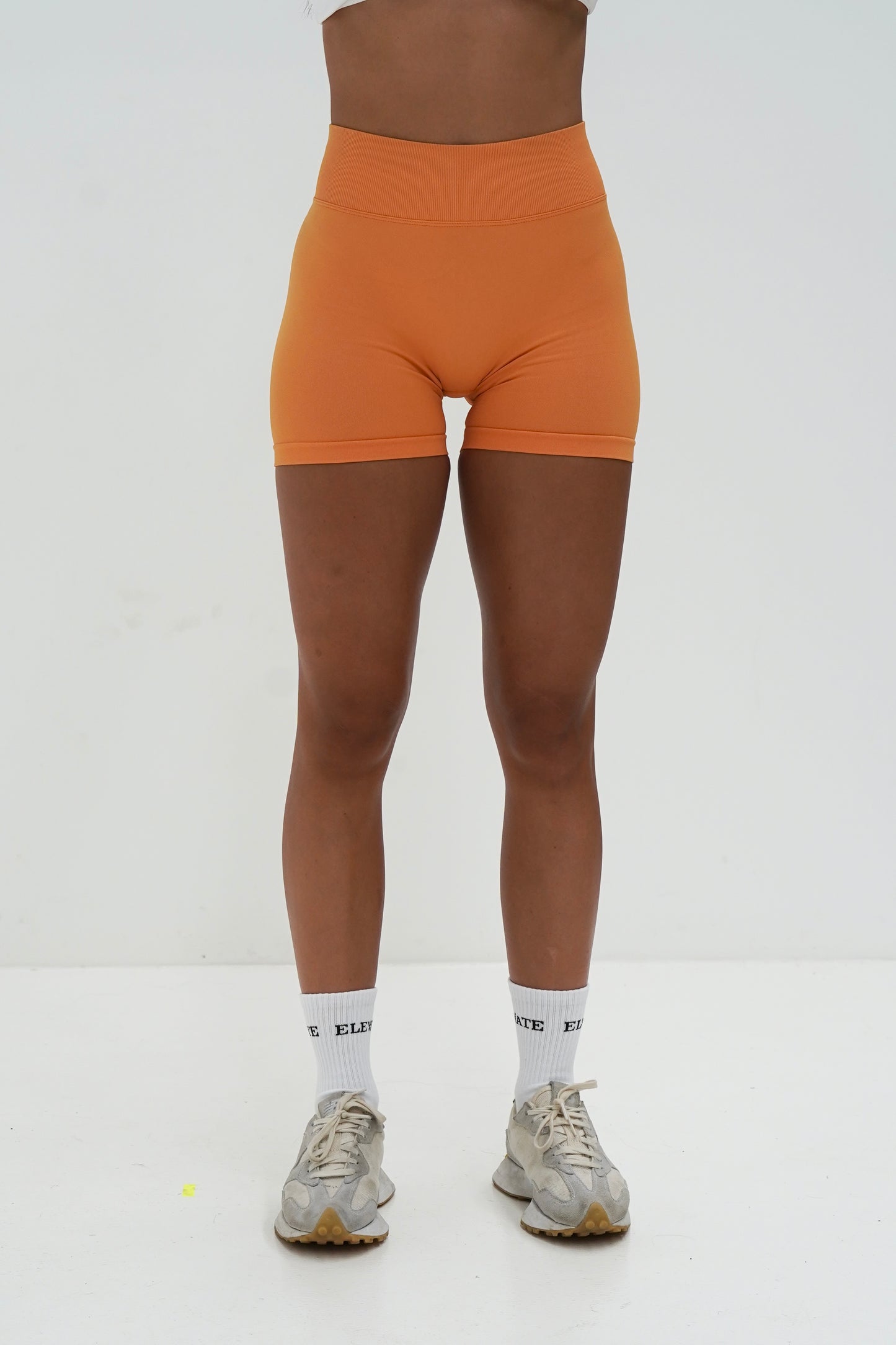 AMPLIFY SCRUNCH SHORTS- ORANGE