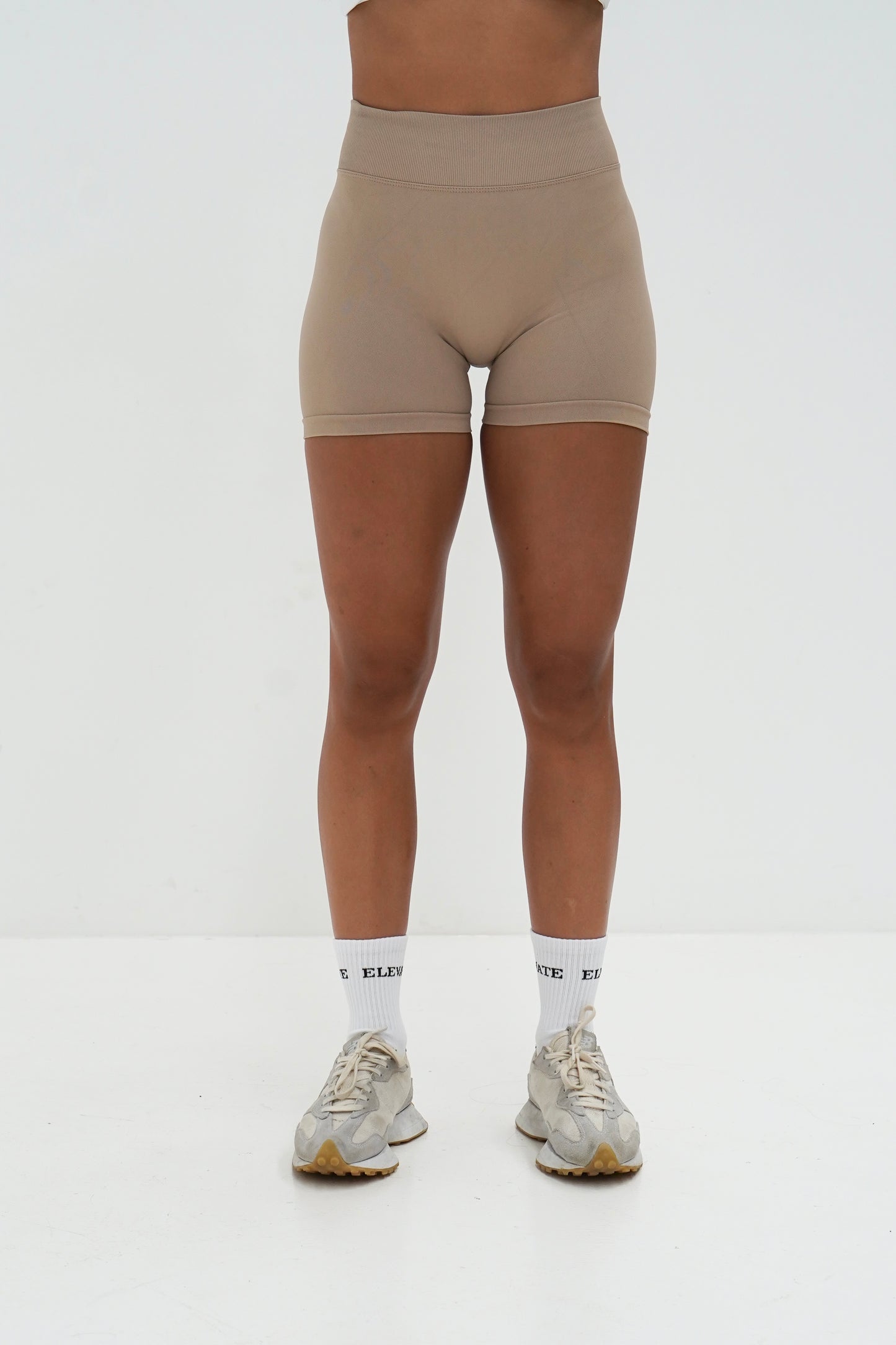 AMPLIFY SCRUNCH SHORTS- NUDE