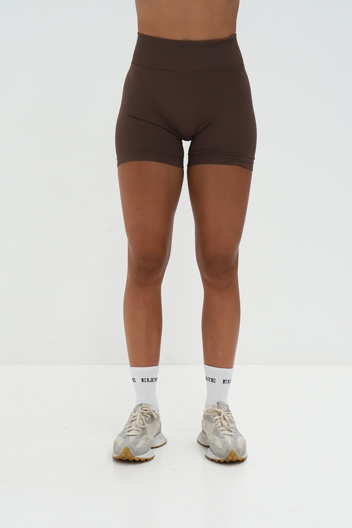 AMPLIFY SCRUNCH SHORTS- CHOCOLATE