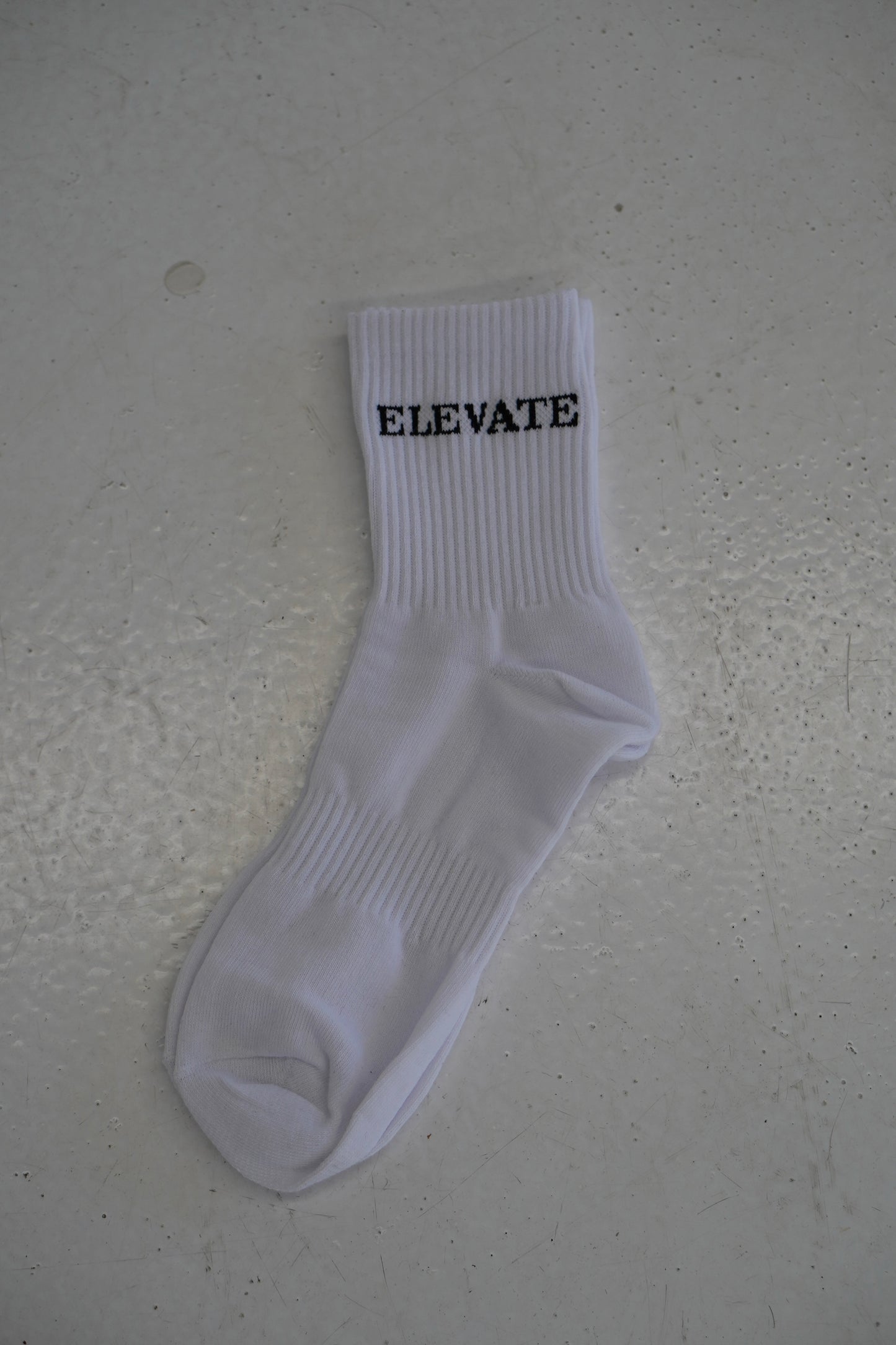 CREW SOCKS- MID LENGTH (WHITE)