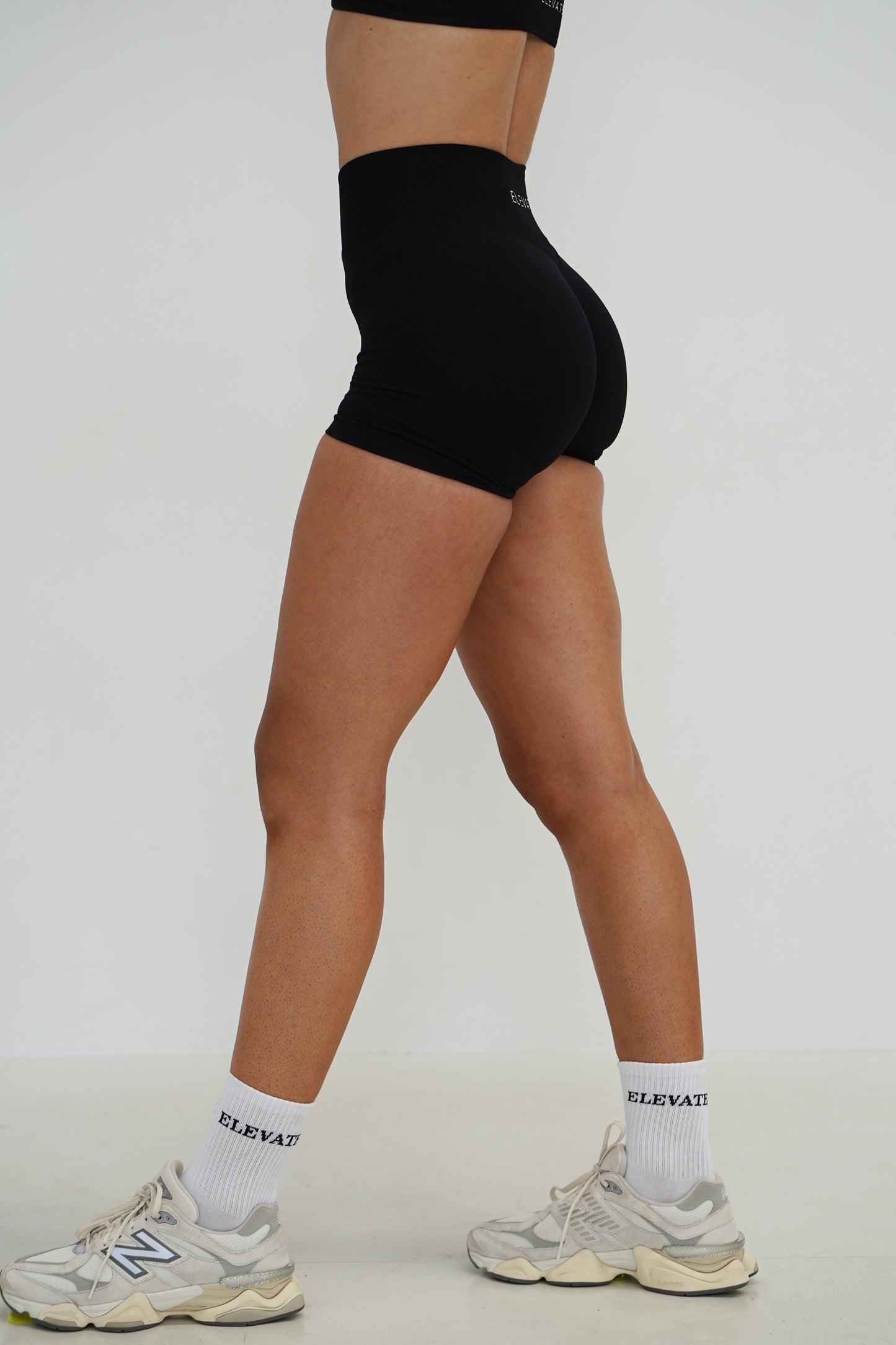 SIGNATURE SCRUNCH SHORTS- BLACK