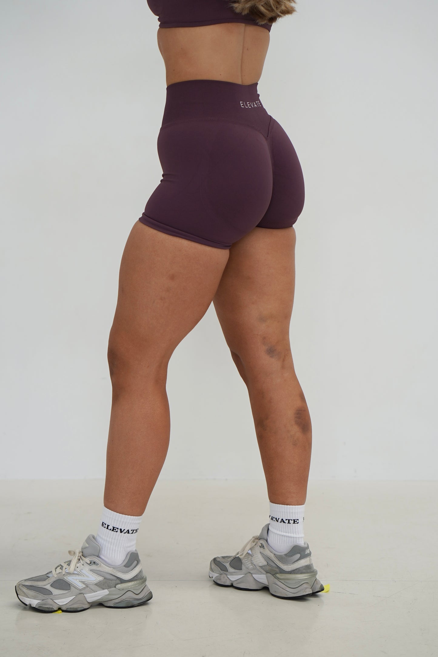 SIGNATURE SCRUNCH SHORTS- PLUM