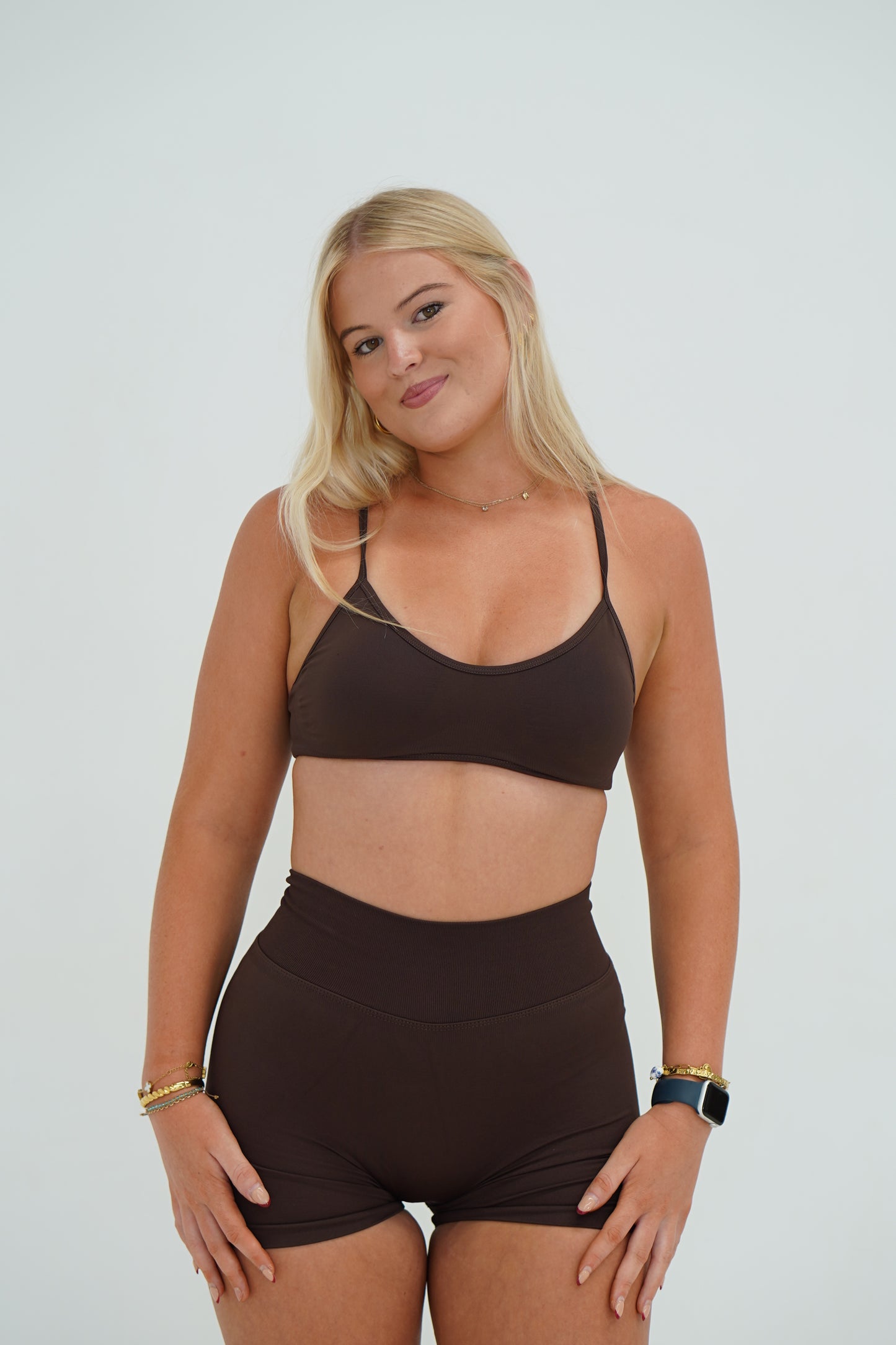 SIGNATURE SCRUNCH SHORTS- ESPRESSO