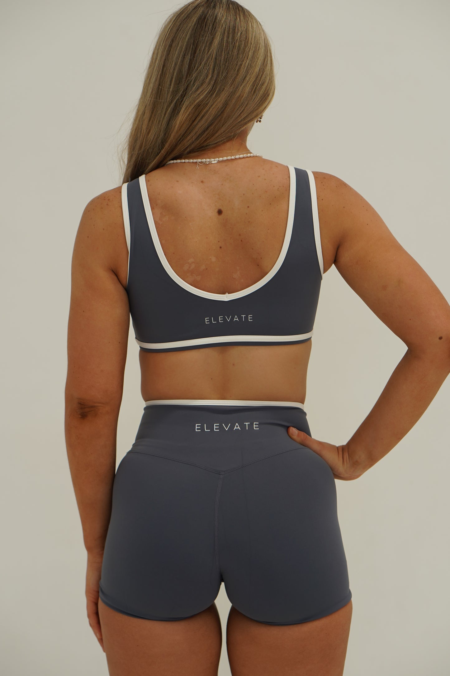 BALANCE CROP- SLATE/WHITE