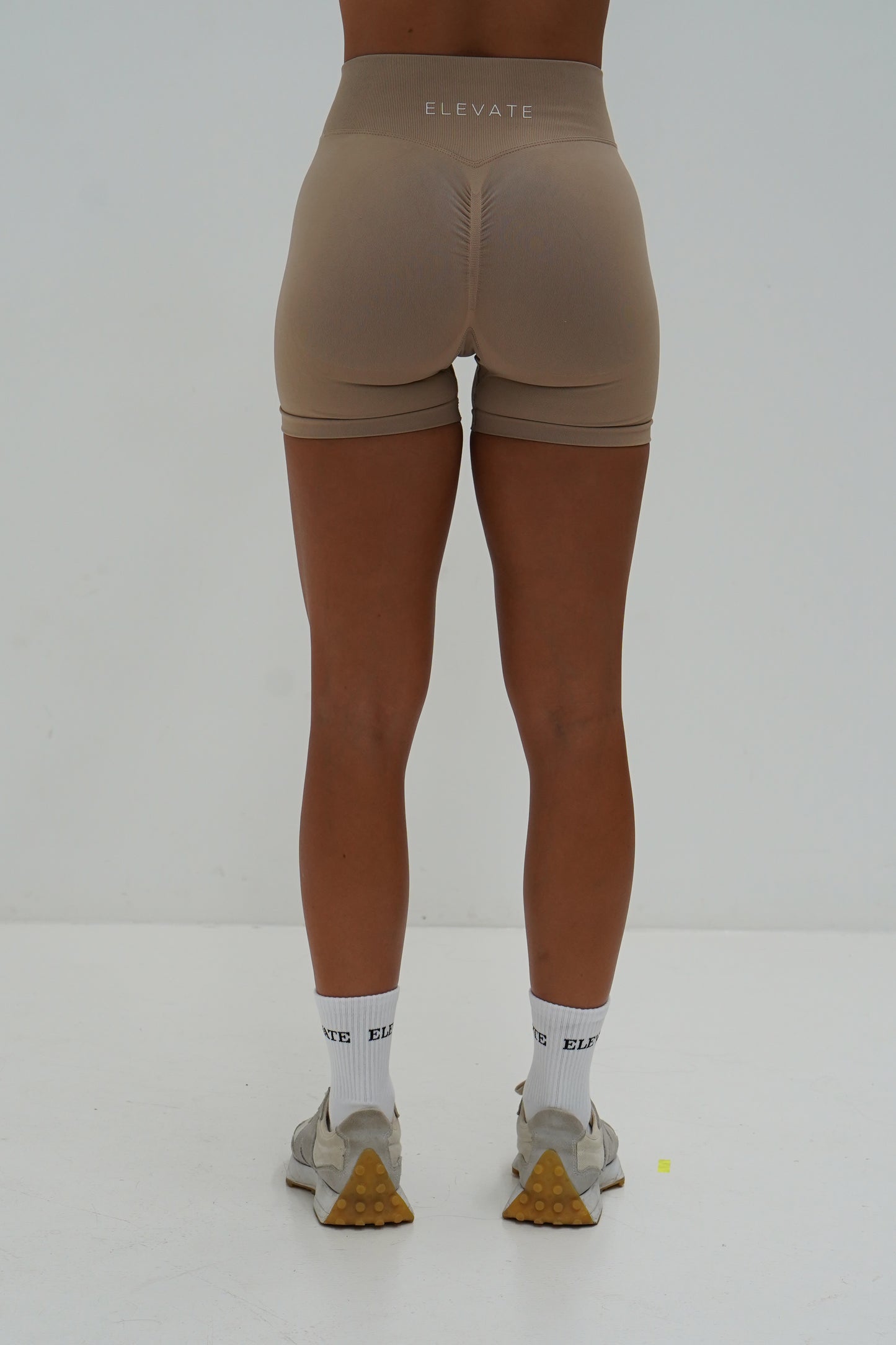 AMPLIFY SCRUNCH SHORTS- NUDE