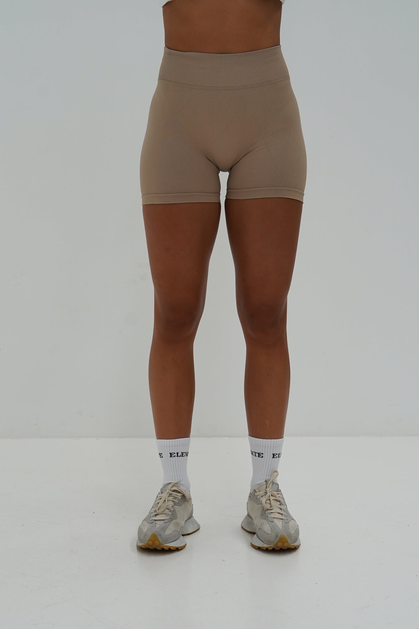 AMPLIFY SCRUNCH SHORTS- NUDE