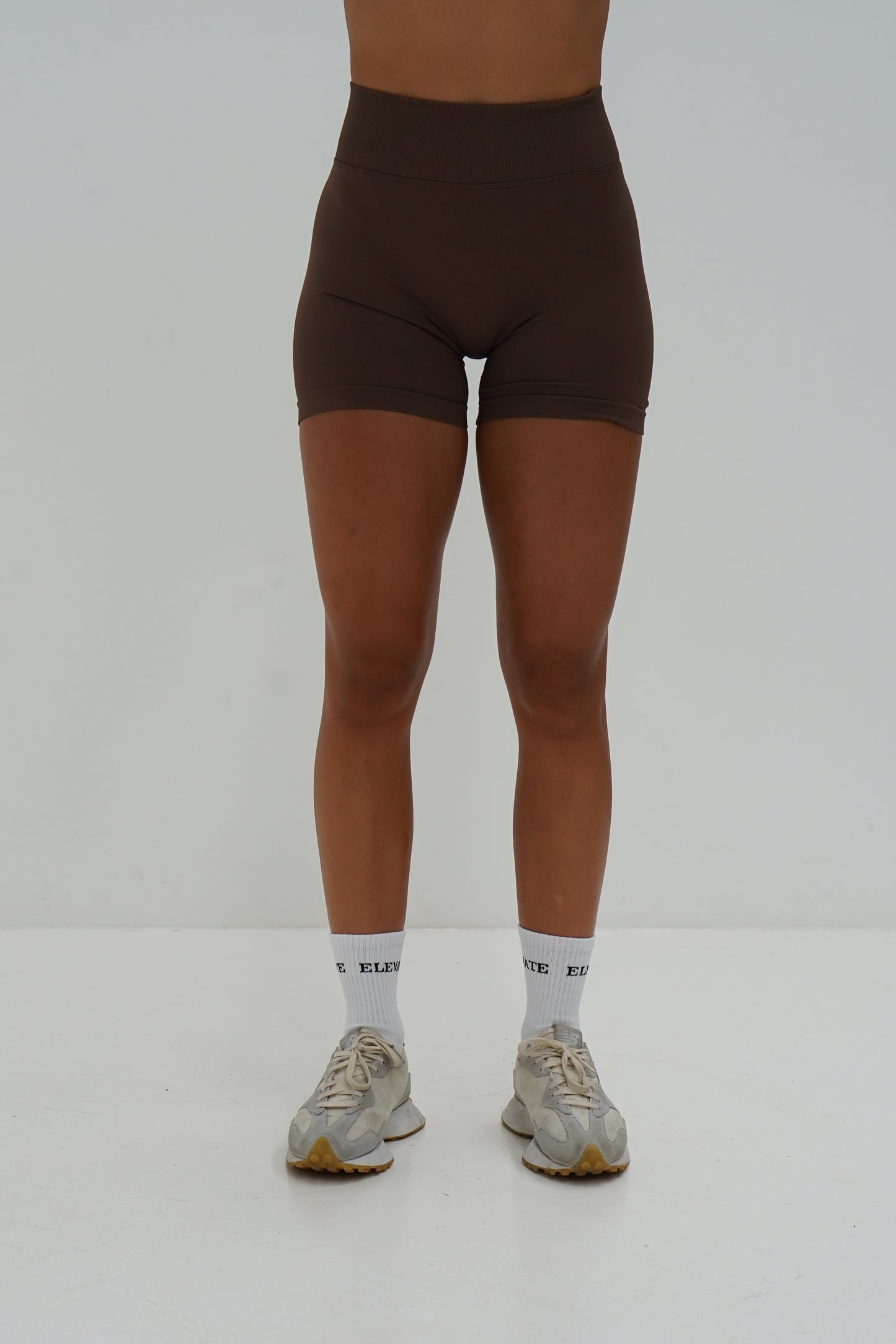 AMPLIFY SCRUNCH SHORTS- CHOCOLATE