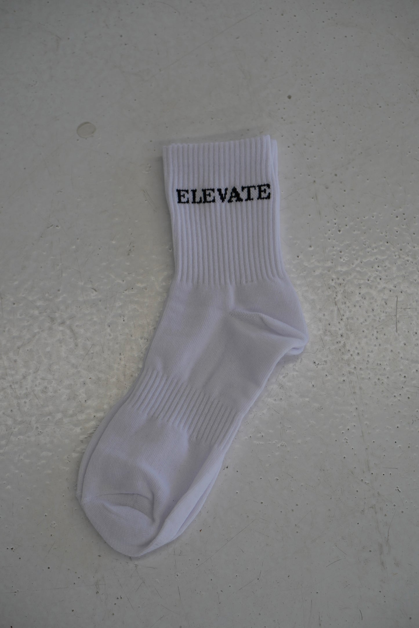 CREW SOCKS- MID LENGTH (WHITE)