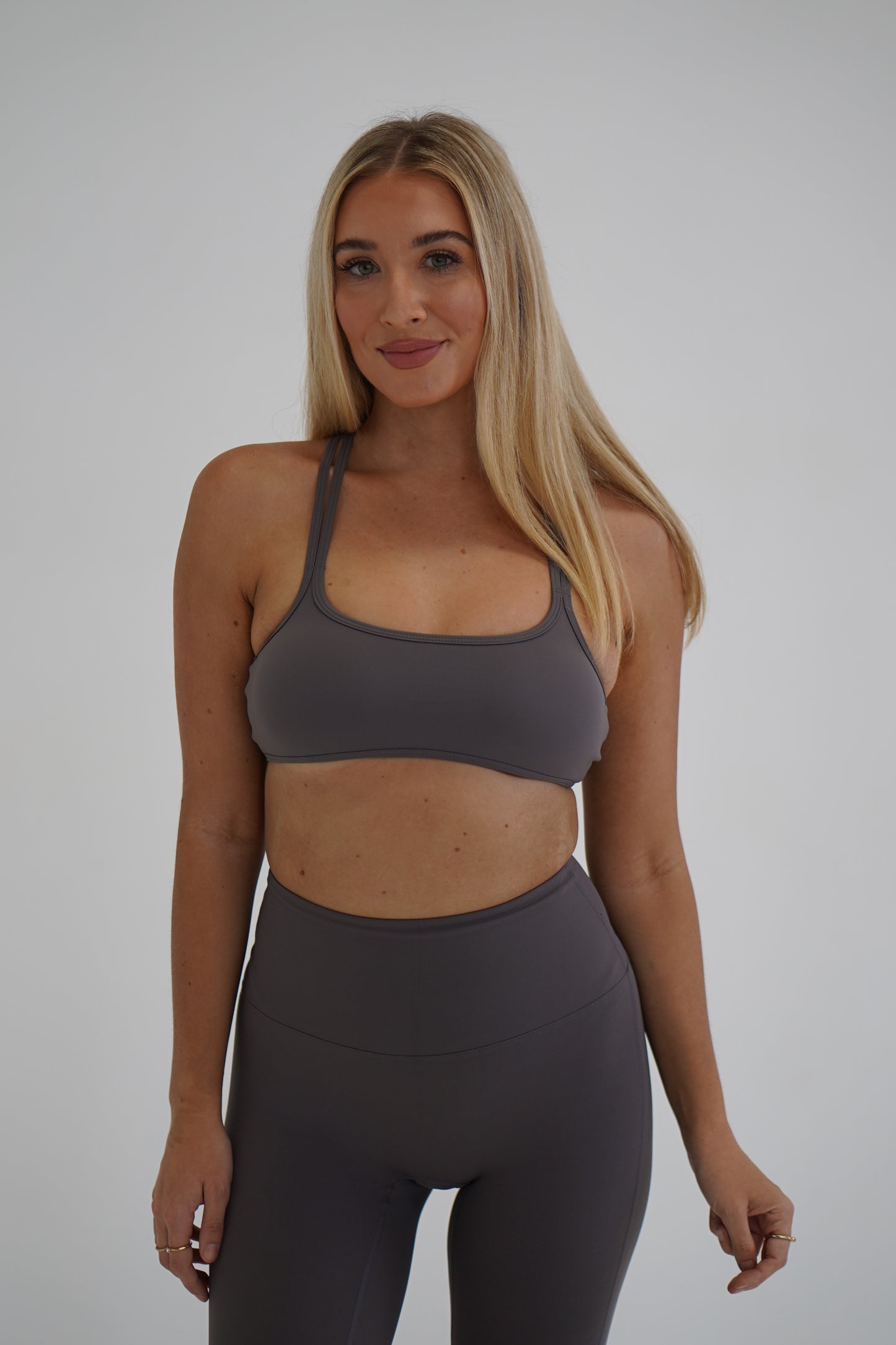 ESSENTIAL CROSS OVER CROP- GREY