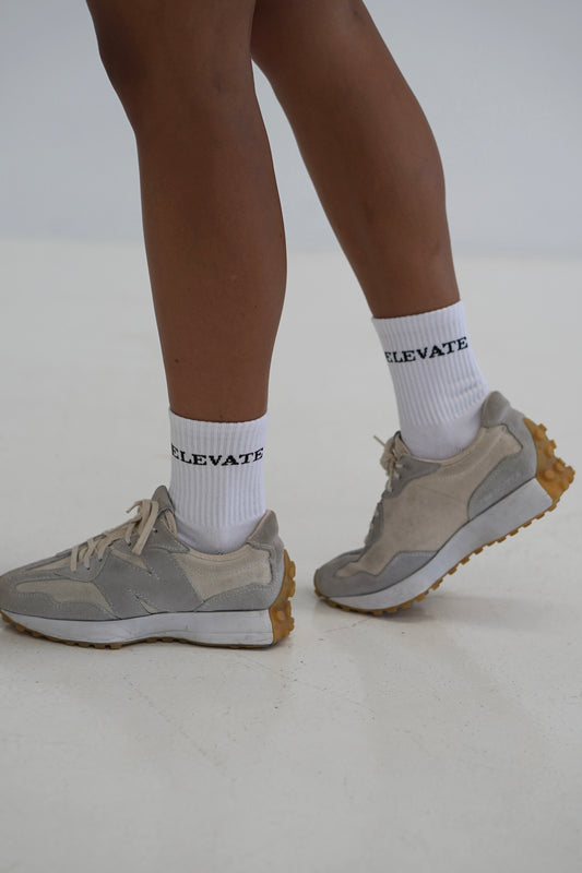 CREW SOCKS- MID LENGTH (WHITE)