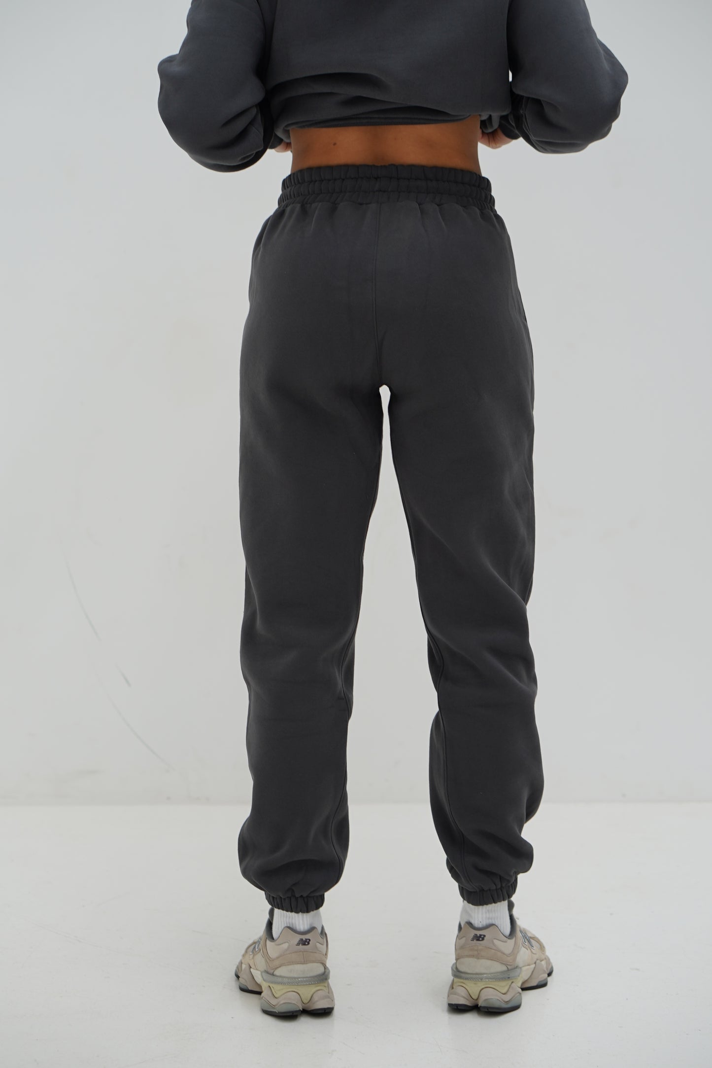 ELEVATE TRACKPANT- CHARCOAL