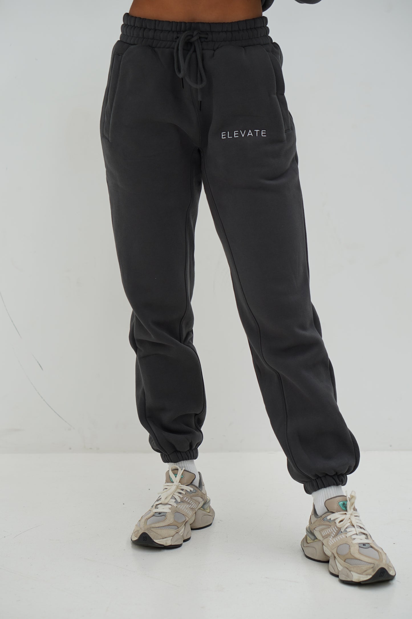 ELEVATE TRACKPANT- CHARCOAL