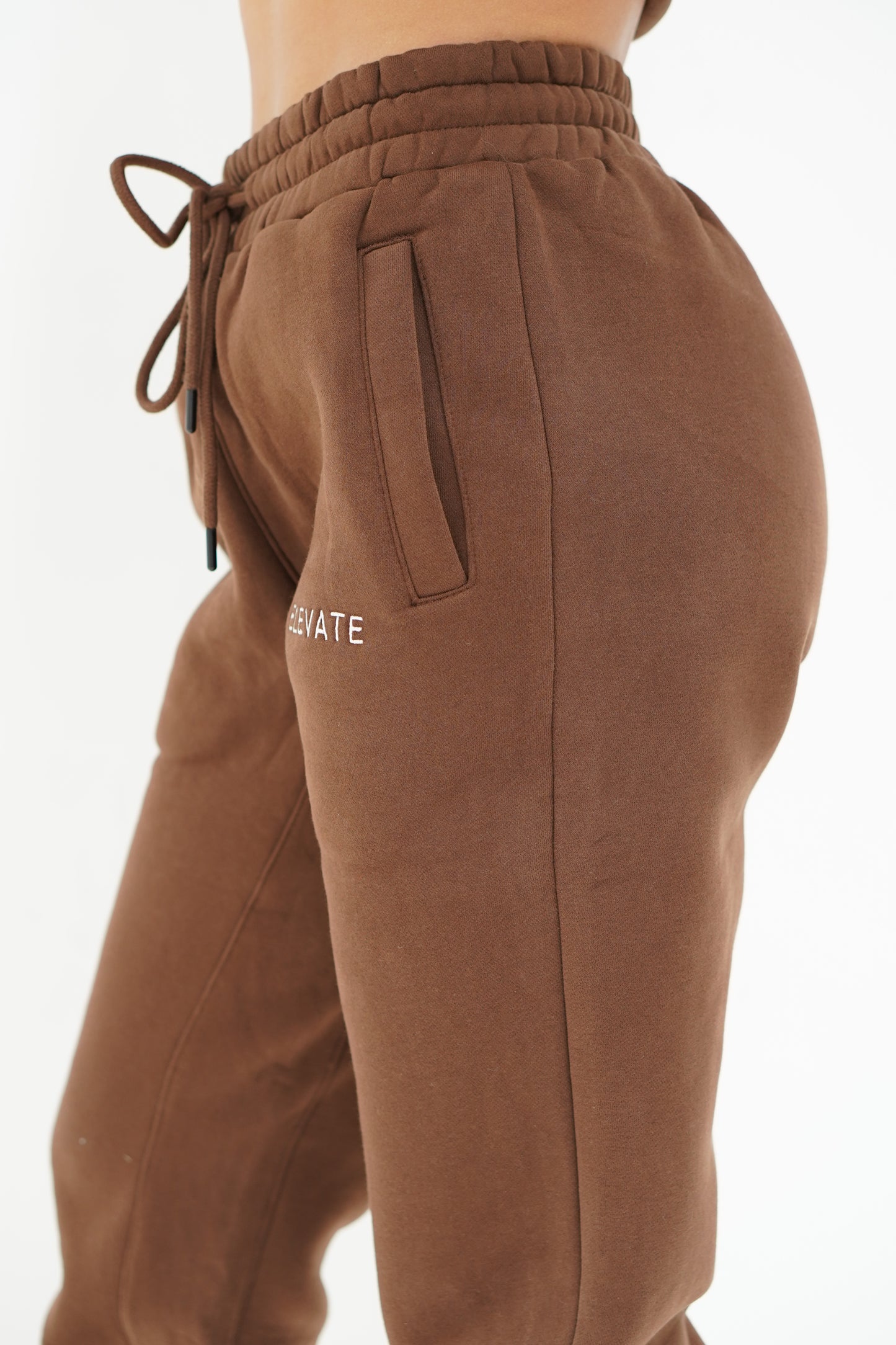 ELEVATE TRACKPANT- CHOCOLATE