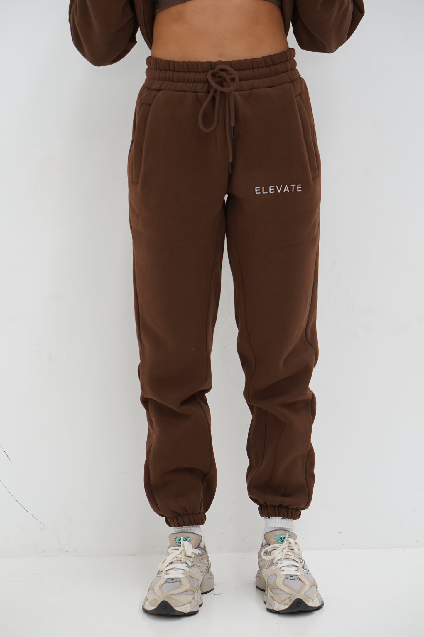 ELEVATE TRACKPANT- CHOCOLATE